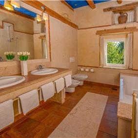 5 Bedroom Istrian Villa Estate with Large Pool and Gardens near Barban, Sleeps 12